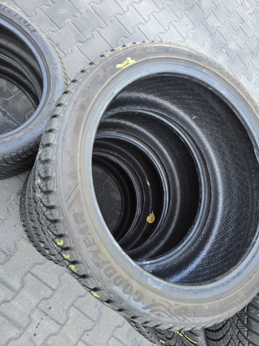 225 40 18 Goodyear m+s 4 sezoane