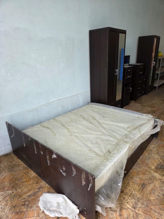 Спальный кровать