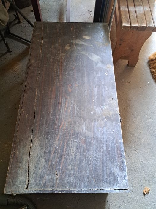 Голям стар дървен сандък