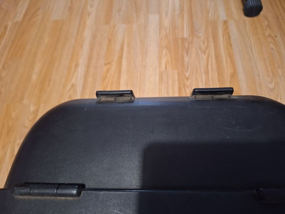 Продавам запазен куфар