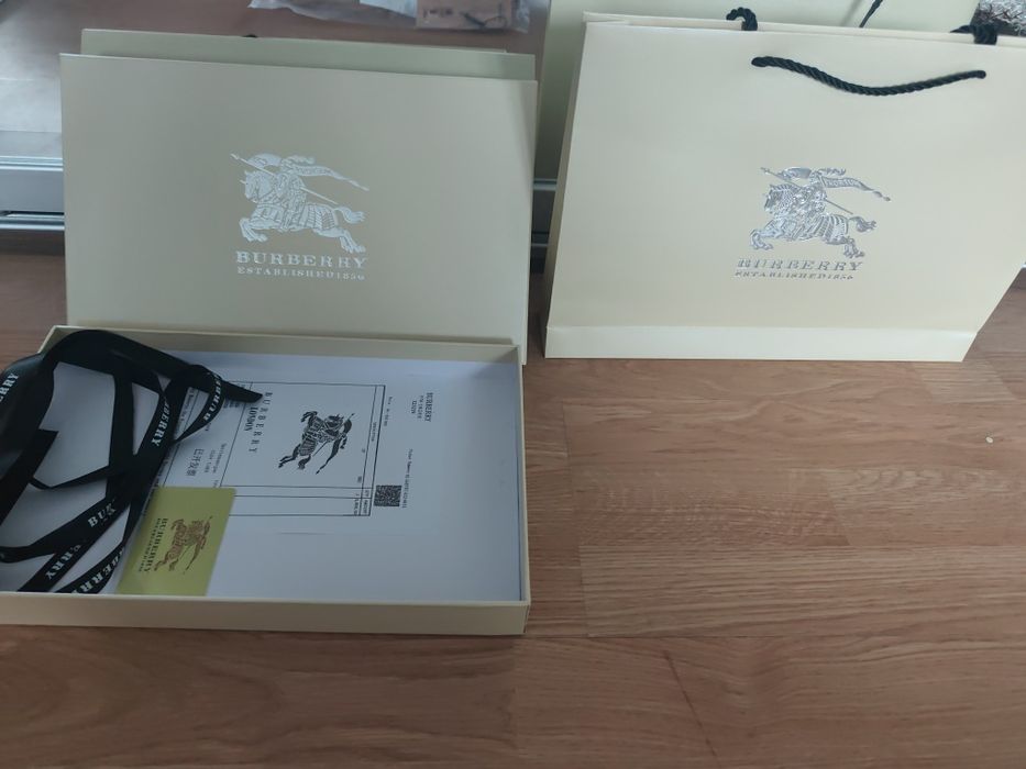 Esarfa scarf Burberry cadou ideal de Craciun