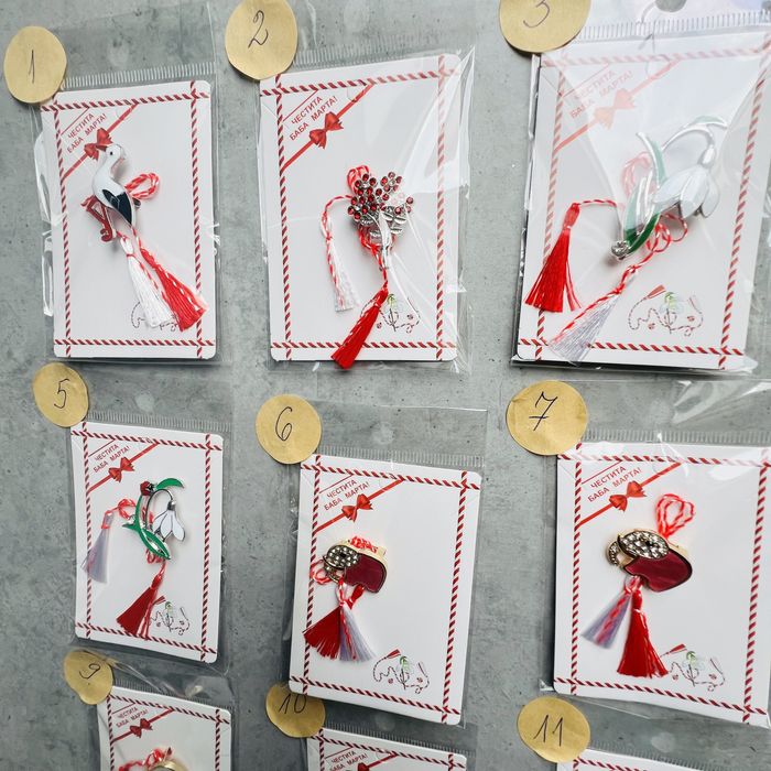 ТОП Ръчно изработени красиви мартеници брошки с пискюл