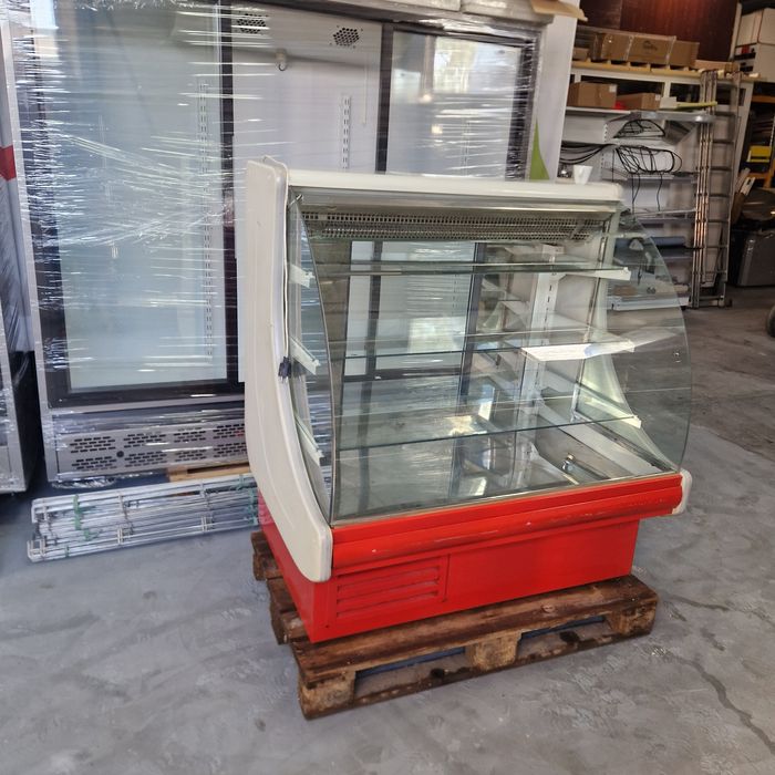 Сладкарска хладилна витрина