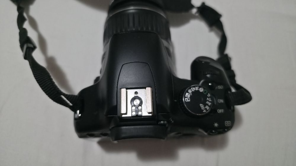Aparat foto DSLR Canon EOS 450D + Obiectiv Canon EF-S 18-55mm + 2 Baterii