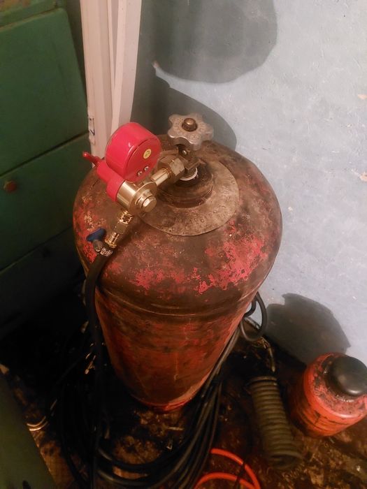 продам газ балон 50л.