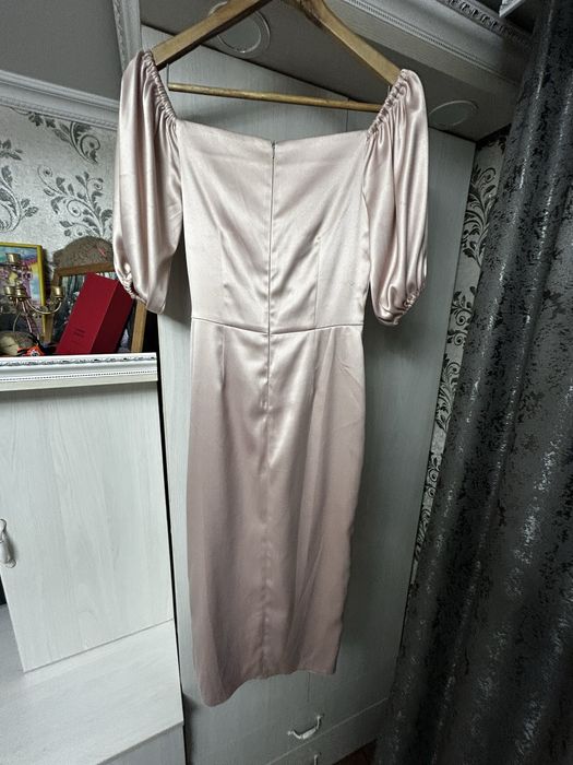 продам вечернее платье на девушку