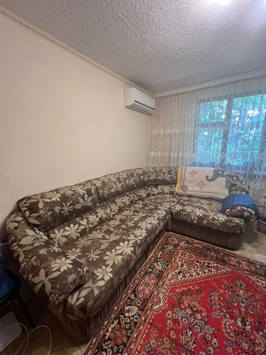 Диван угловой цветочный принт