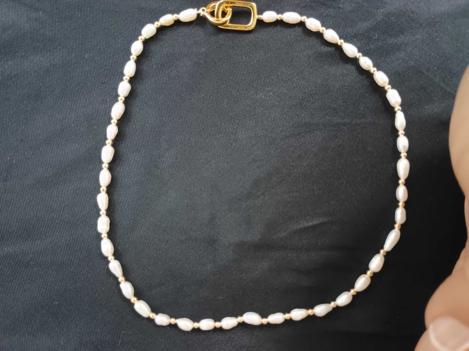 Ново колие с естествени перли и стоманени топчета