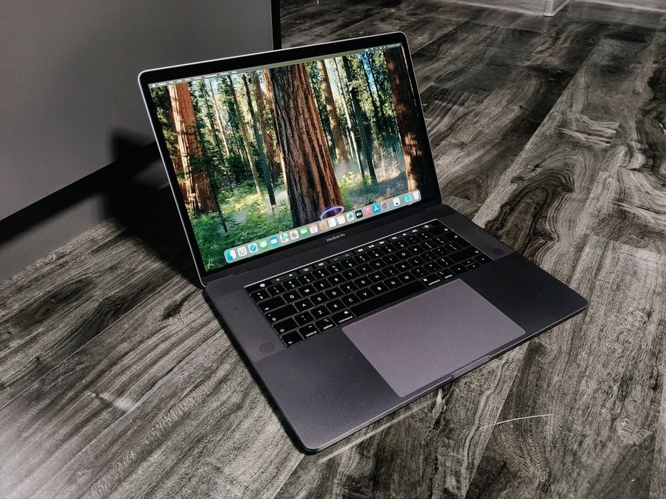 Apple MacBook Pro Retina Touchbar