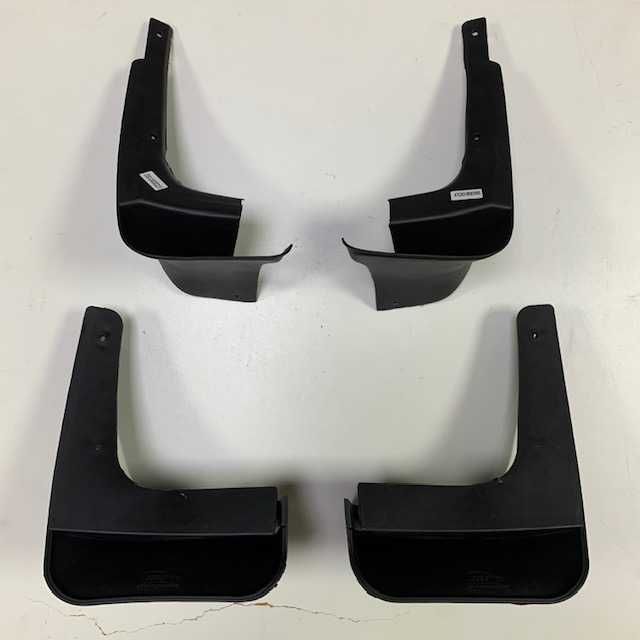 Брызговик на Toyota Corolla E-140, Е-150, E-180, E-185