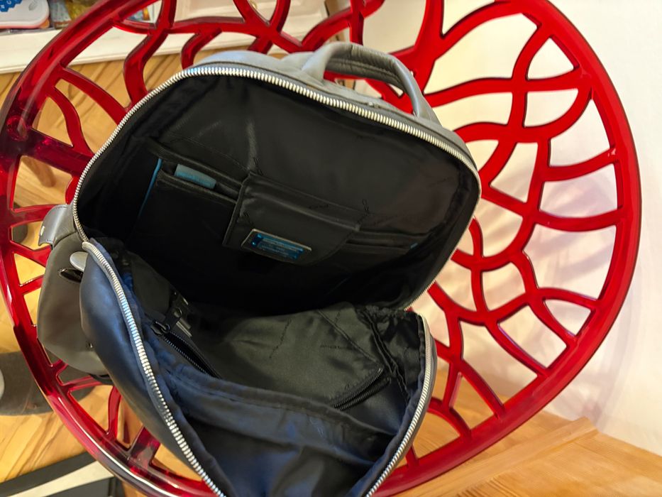 Нова раница PIQUADRO