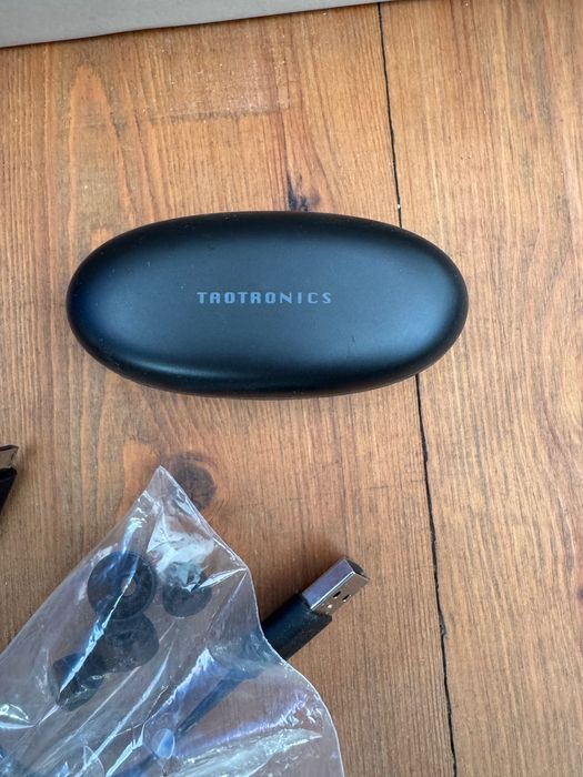 Безжични слушалки тип earbuds