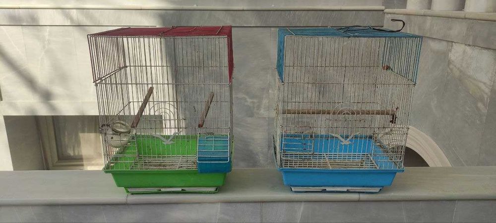 Продам клетку для попугаев — удобная, с аксессуарами