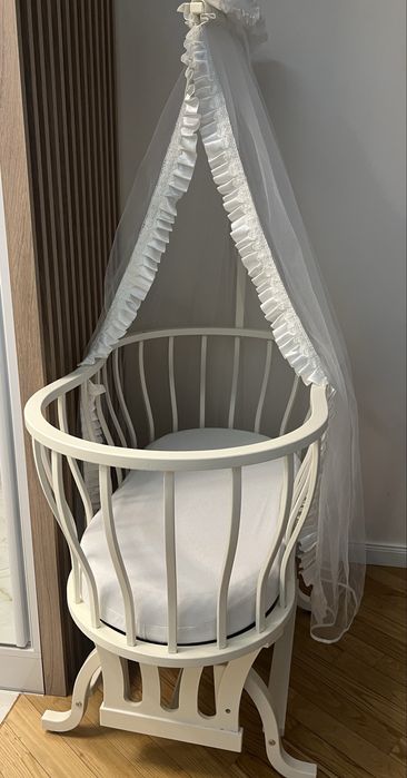 Бебешка дървена люлка