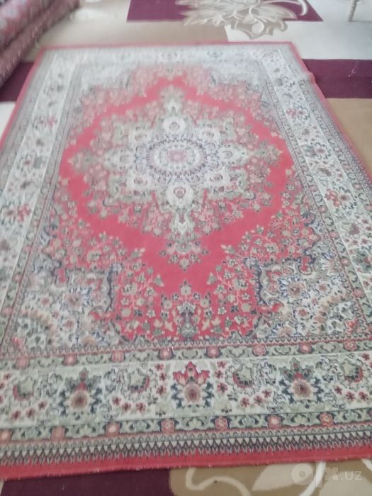 Klassik qizil gilam sotiladi (2x3 metr), holati yaxshi