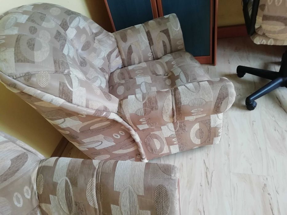 Продавам 2 фотьойла и 2 табуретка