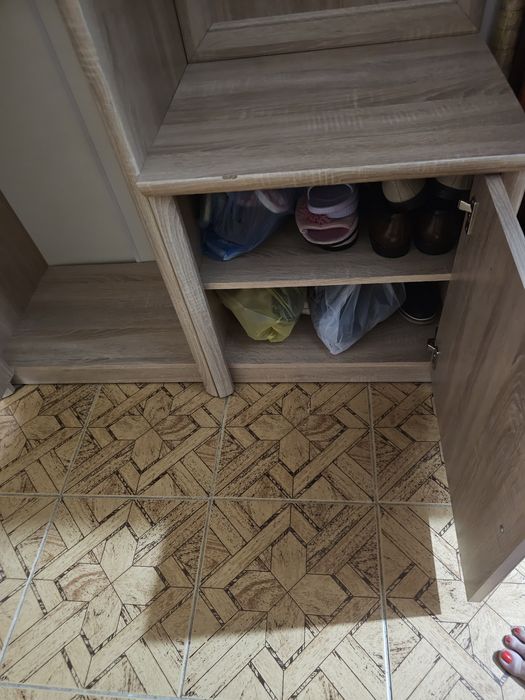 Шкаф в прихожей бу