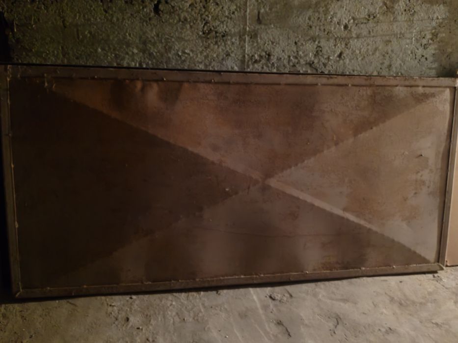 Vând două uși de garaj din tabla de 1,5 mm