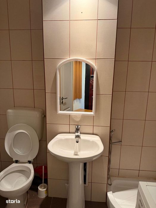 Garsoniera etaj 4 - bloc de apartamente, strada Torentului