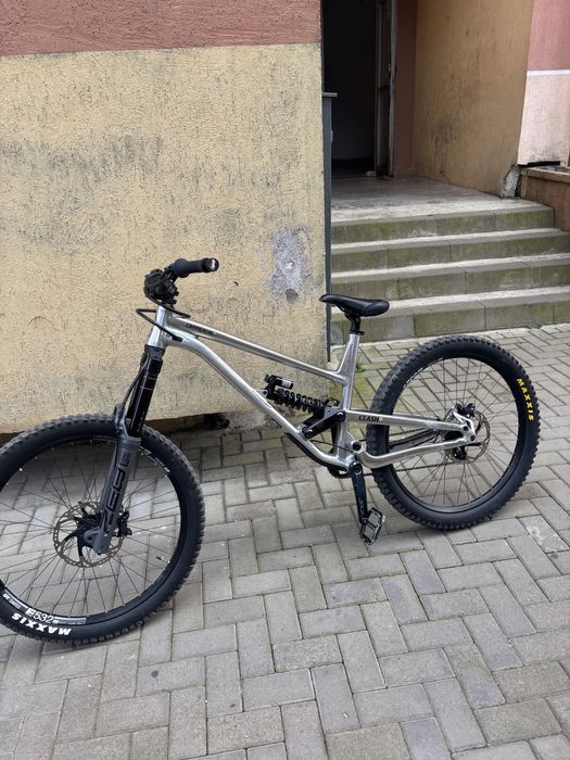 Vand commencal clash 2024