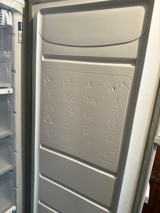 Продавам Фризер Ariston