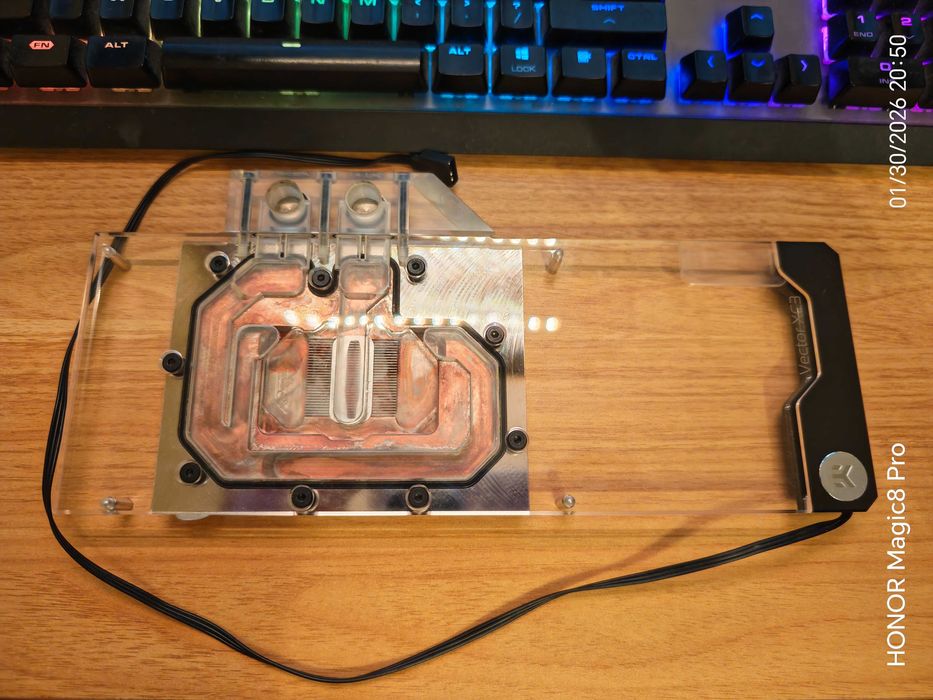 видео карта EVGA RTX 3070 + воден блок EKWB RTX 3070 + EKWB backplate