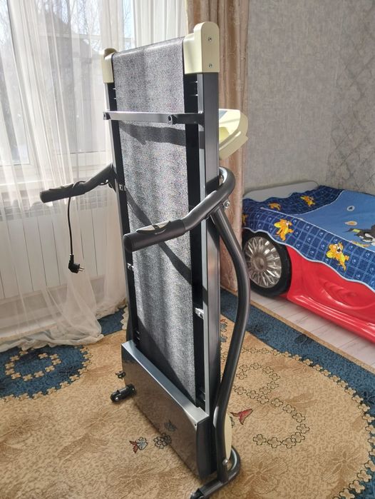 Продам беговую дорожку.