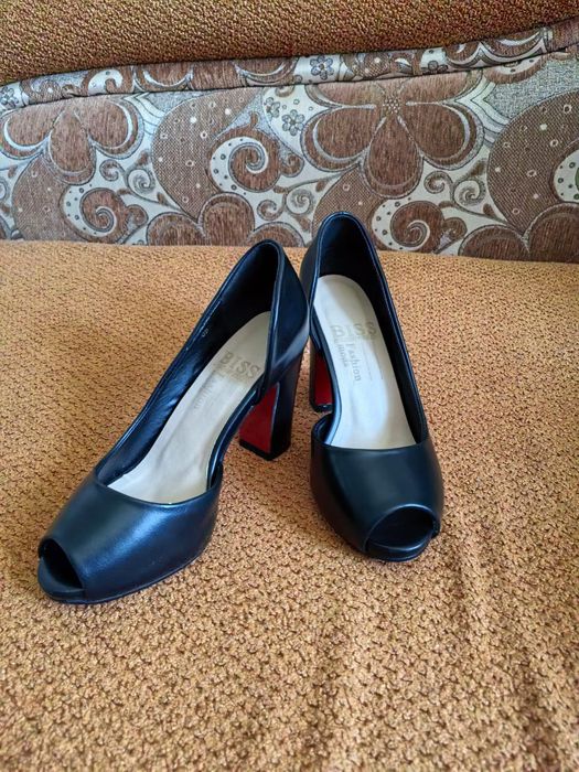 Продам новые туфли