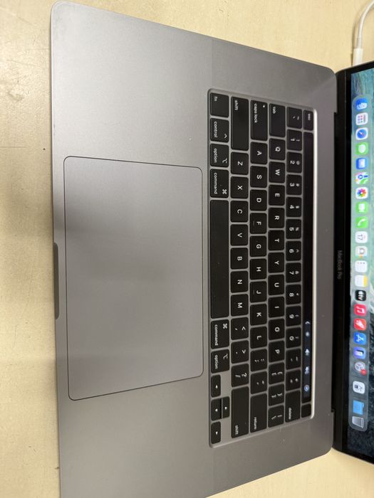 Macbook pro a2141 / 16 inch / I9 / 1tb