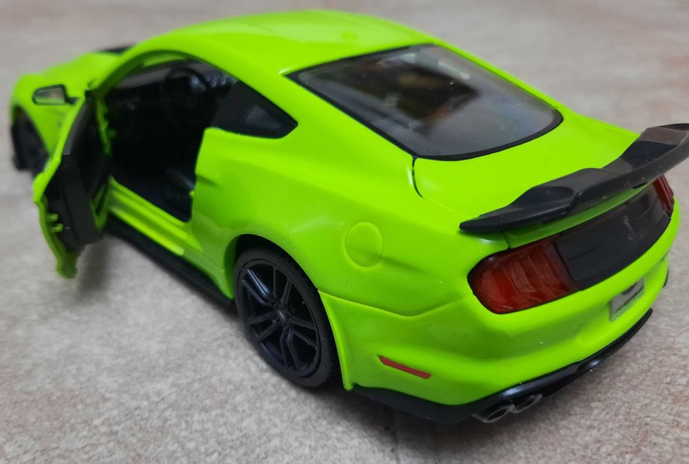 Машинка коллекционная модель