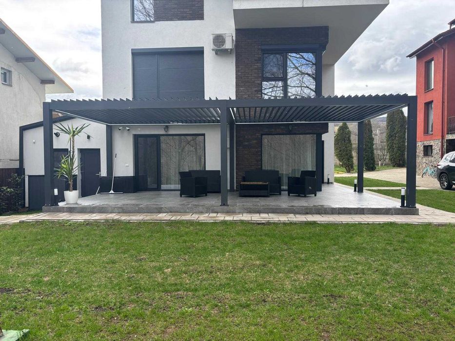 Pergola bioclimatica motorizata cu lamele mobile si lumini LED