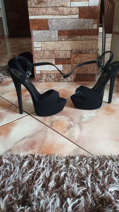 Sandale cu toc si platforma