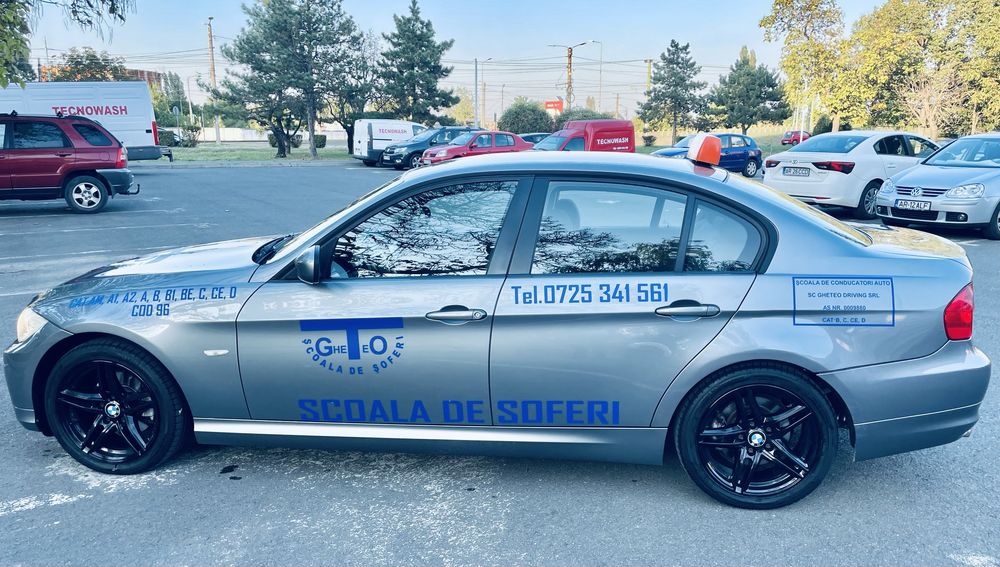 Scoala de soferi  Instructor auto