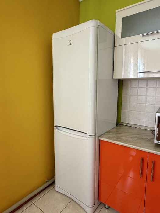 Холодильник Indesit
