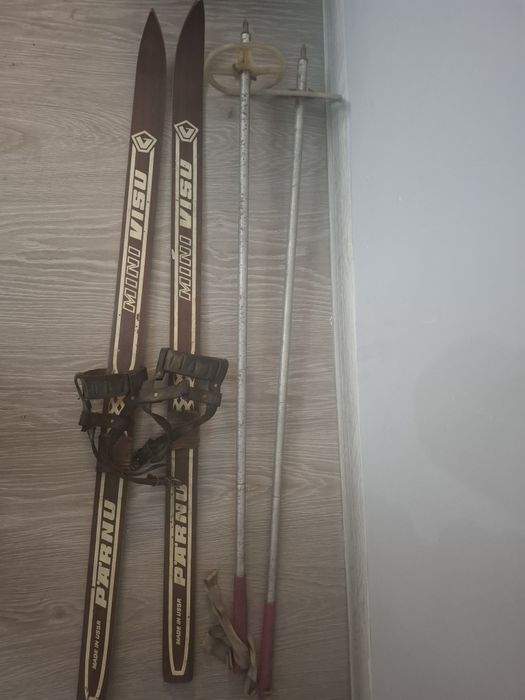 Продам лыжи б/уу