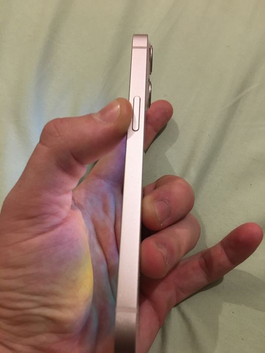 iPhon 13 в розовом цвете