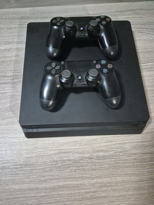 Vand Ps4 500 GB stare buna