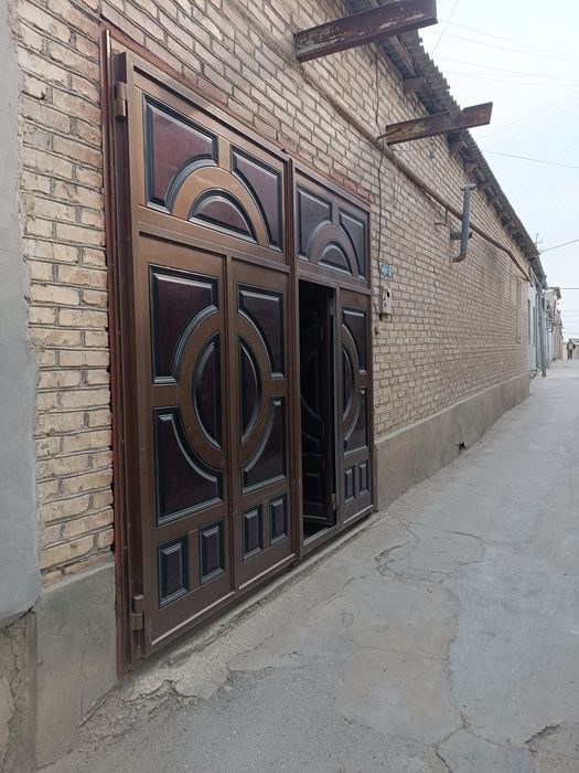 Эски шахарнинг марказидан файзли ховли