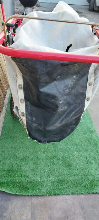 Бензинов самоходен листосъбирач