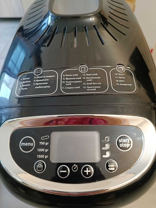 Хлебопекарна Tefal много запазена. Липсват само тавичките за кифлички.