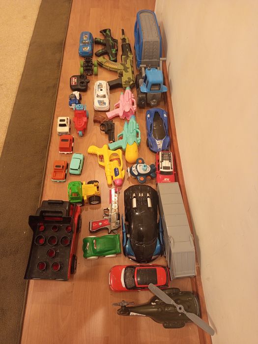 Продам игрушки за все 2000 .