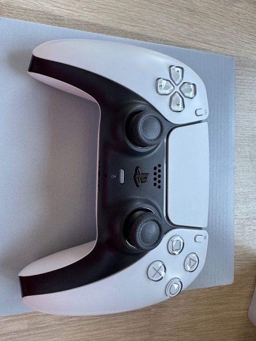 Sony PlayStation 5 / 2 джойстика / FC26, NBA26, UFC5