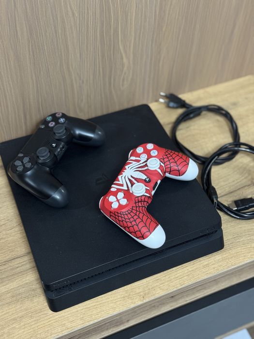 PlayStation 4 Slim + игры в комплекте