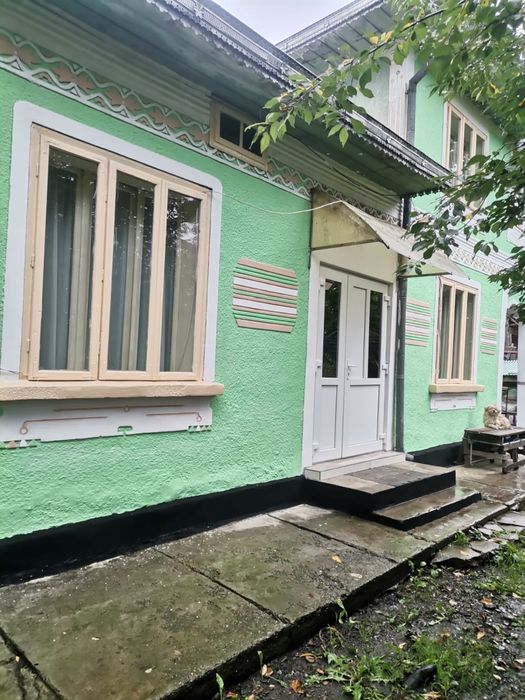 Casa comuna Zamostea cu 1,5ha teren, judetul Suceava