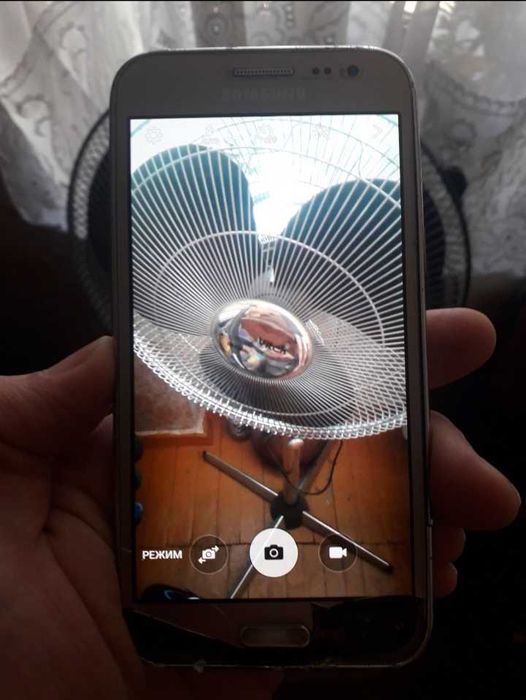 Samsung j2           .