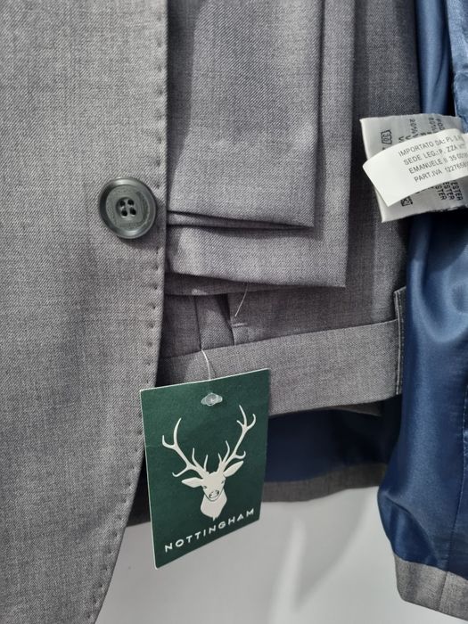 Costum barbati nou cu eticheta