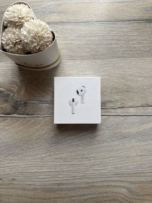 Apple AirPods 4 sigilate.