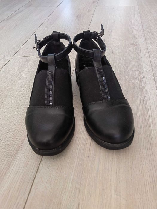 Дамски обувки с нисък ток