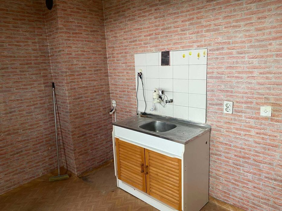 Продава се Едностаен апартамент в Карлово - 42 кв.м за 1445 €/кв.м - Снимка #1