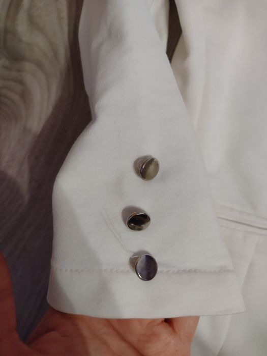 Дамско бяло сако